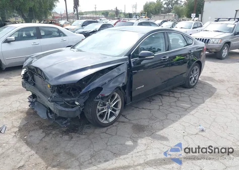 2019 Ford Fusion Hybrid Titanium z USA, uszkodzony, nr VIN 3FA6P0RU0KR116903